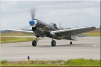 Curtiss P40N Warhawk, privé, F-AZKU cn:29677 Ocean Tiger Meet, Landivisiau, juin 2008